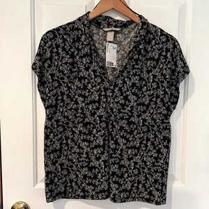 H&M: Black and White Floral Blouse